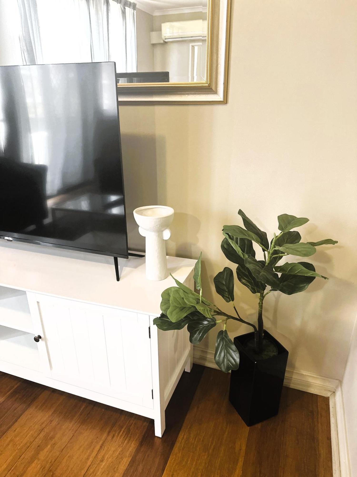 Apartment 73 Peaceful &private 2brgymparkng