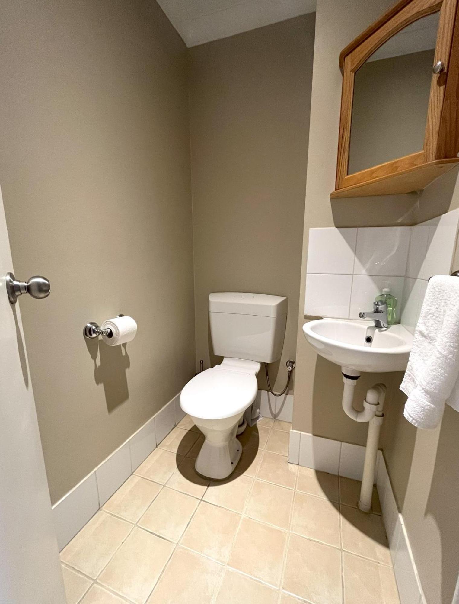 73 Peaceful &private 2brgymparkng Apartment *
